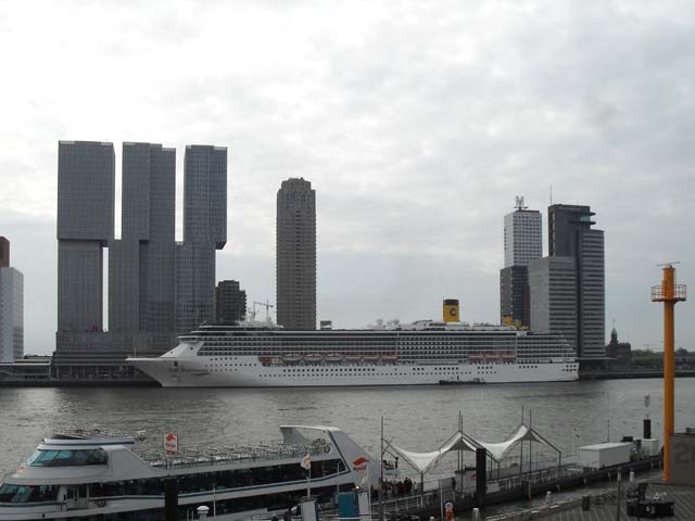 Cruiseschip ms Costa Mediterranea van Costa Crociere aan de Cruise Terminal Rotterdam